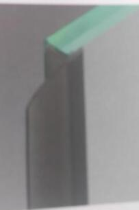Self-adhesive seal straight lip